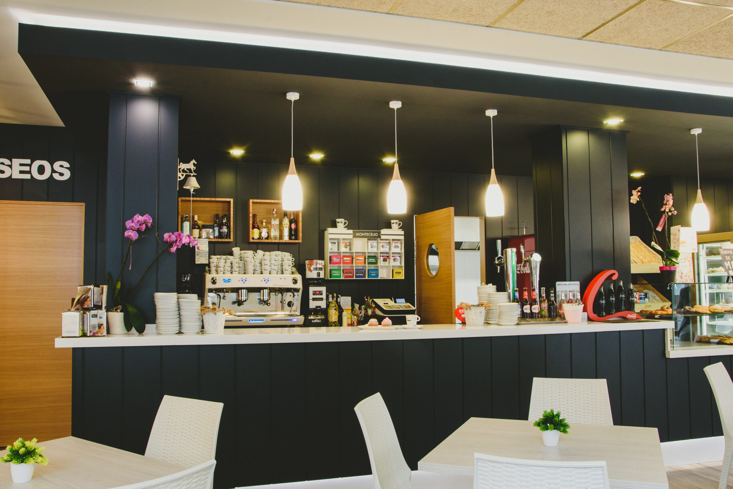 interiorismo marketing visual panaderia cafeteria valencia diseño mobiliario fabricación a medida panelado mostrador